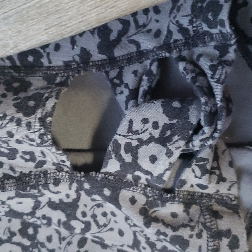 Xersion stretchy floral black colored leggings - Picture 6 of 14
